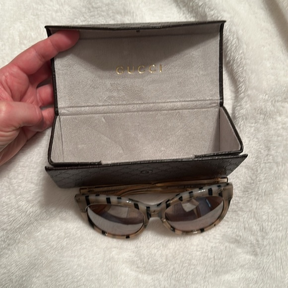 Authentic Gucci Sunglasses with case - Picture 8 of 14